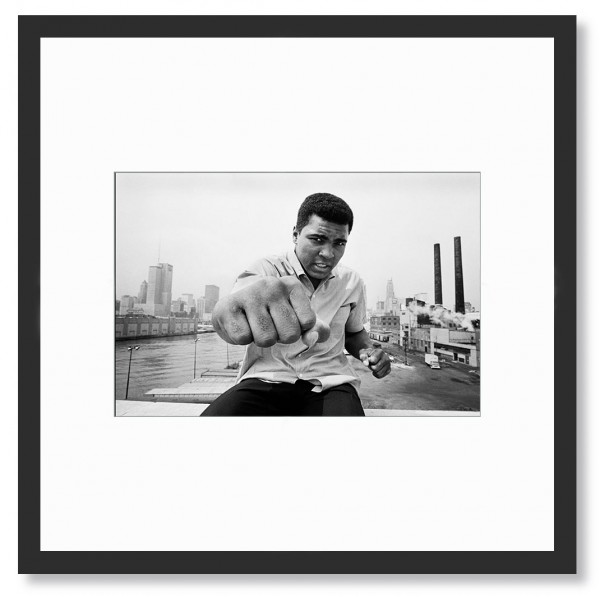 Gerahmte Postkarte "Thomas Hoepker - Ali left fist Chicago, 1966"