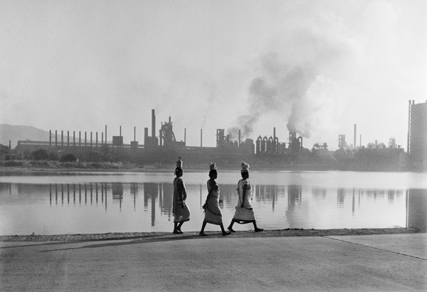 Werner Bischof "Arbeiterinnen des Tata Eisen- und Stahlunternehmens", Jamshedpur, Indien, 1951