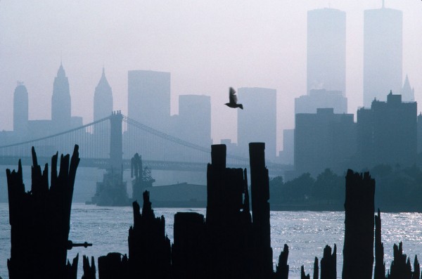 Thomas Hoepker "Manhattan Skyline mit der Manhattan Bridge und dem World Trade Center", 1983