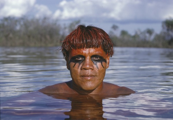 Michael Friedel "The Yawalapiti. Chief Aritana takes a bath in the Tuatuari river after training for