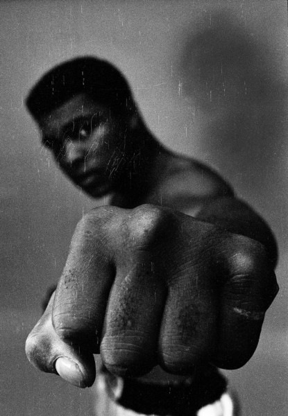 Thomas Hoepker "Ali left fist scratch",1966