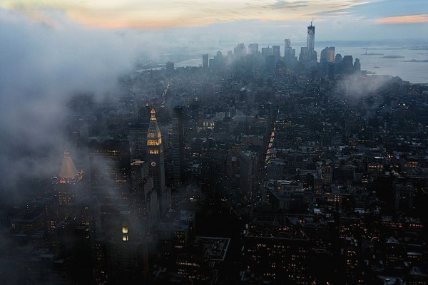 Thomas Hoepker "Blick vom Empire State Building auf Lower Manhattan, während eines Sturms", 2012