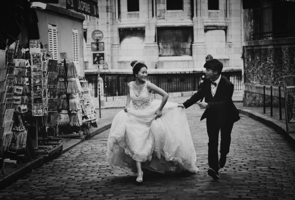 Manfred Baumann "Wedding Couple, Paris", 2016
