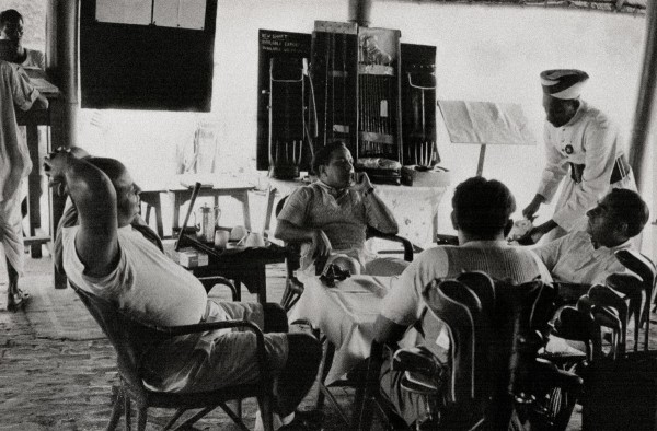 Henri Cartier-Bresson "Teepause auf dem Golfplatz" Indien, ca. 1960er Jahre