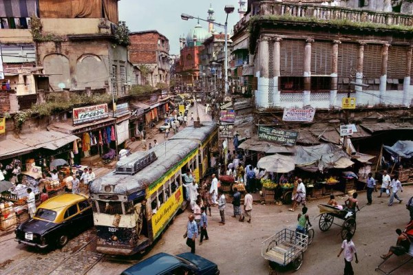 Steve McCurry "Straßenbahn in Kolkata", Kolkata, Indien 1996