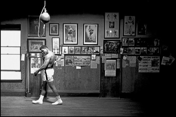 Thomas Hoepker "Ali walking in the gym", Chicago, 1966