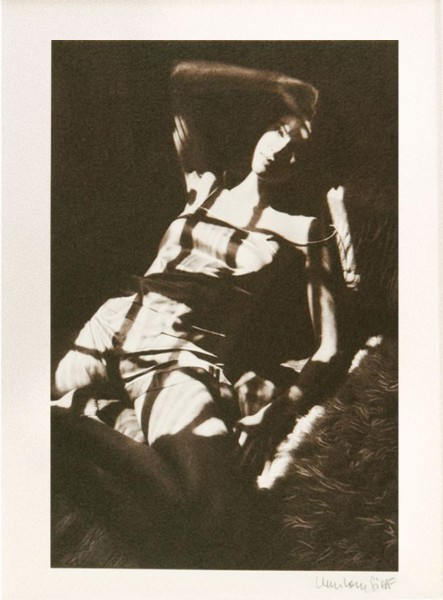 Jean-Loup Sieff "Mädchen auf der Couch", 1983