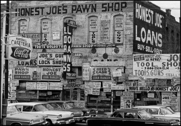 Thomas Hoepker "Honest Joe's Pfandhaus", Houston, Texas, USA, 1963