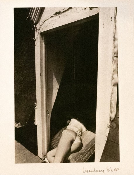 Jean-Loup Sieff "Mädchen am Dachbodenfenster", 1983