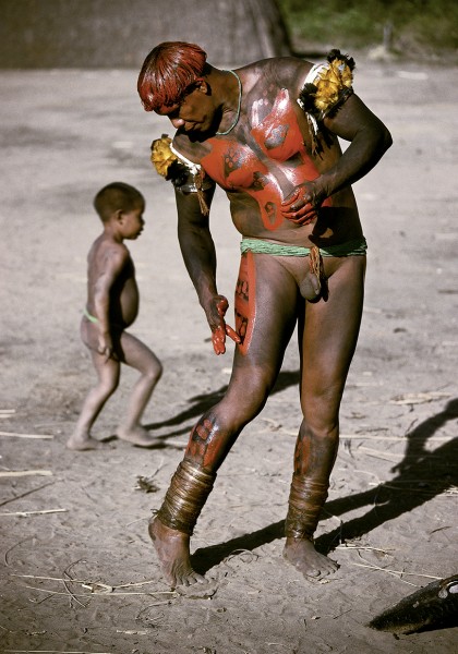 Michael Friedel "The Mehinaku tribe. Daily Make-up in the summer months, the festive dry season."
