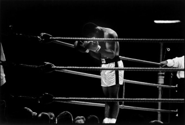 Thomas Hoepker "Ali praying in the ring", 1966
